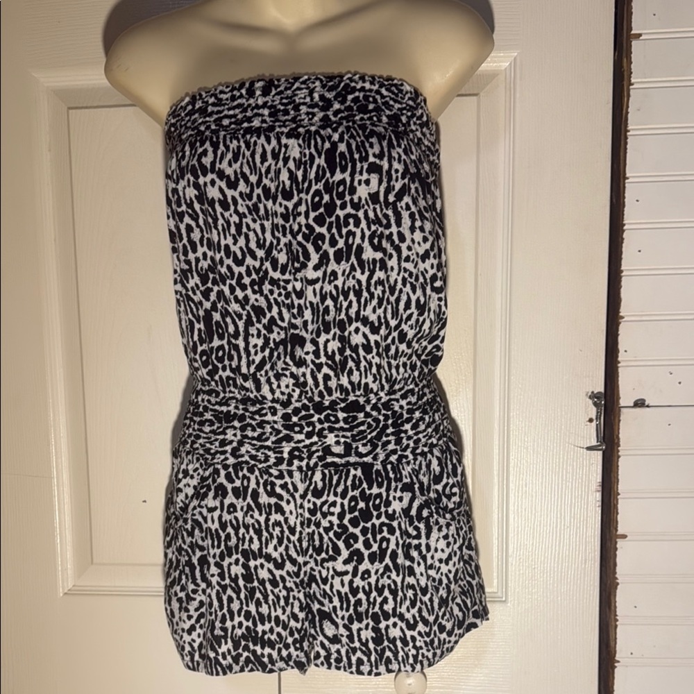 579 Black and White Strapless Dress